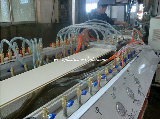 Fabbrica di plastica del tubo del PVC della macchina dell'estrusione di profilo di SJZ65 /132